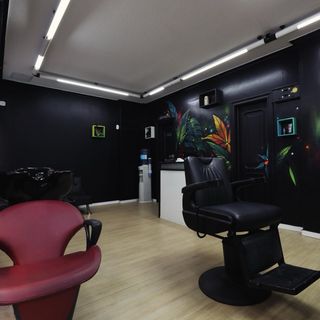 Se ofrece puesto de Barbero con experiencia