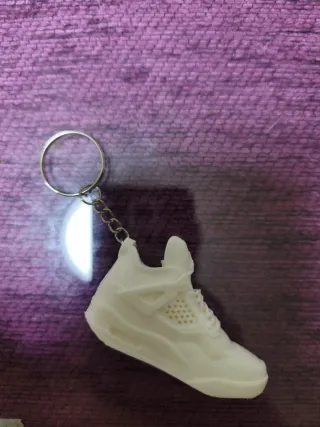 Llavero zapato deportivo blanco jordan