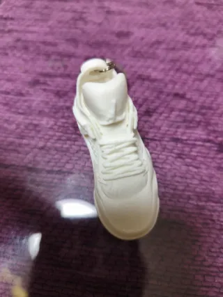 Llavero zapato deportivo blanco jordan