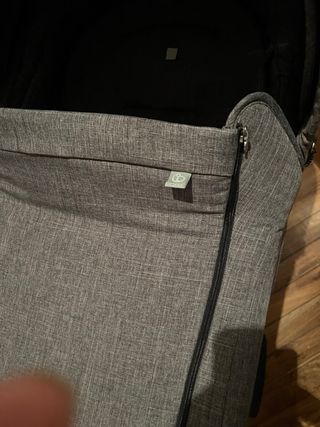 Carrozzina grigia per neonati