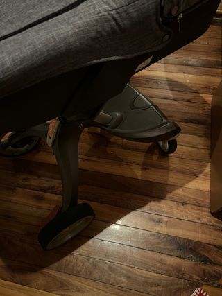 Carrozzina grigia per neonati