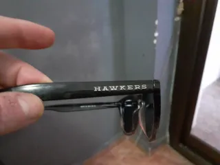 Gafas de sol negras y rosas