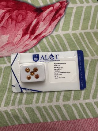 Diamantes Naturales Fancy Vivid Yellowish Orange