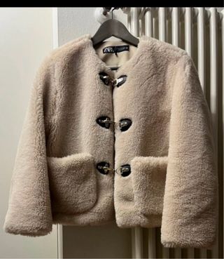 Zara Giubbino Teddy Beige con Alamari Dorati