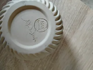 Taza cerámica beige con diseño