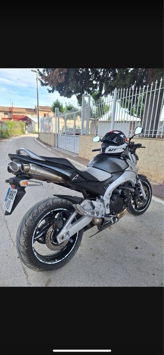 Suzuki GSR 600