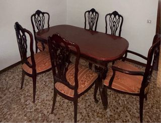 Mesa de comedor y 6 sillas de madera