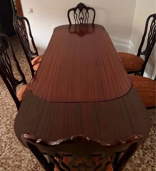 Mesa de comedor y 6 sillas de madera
