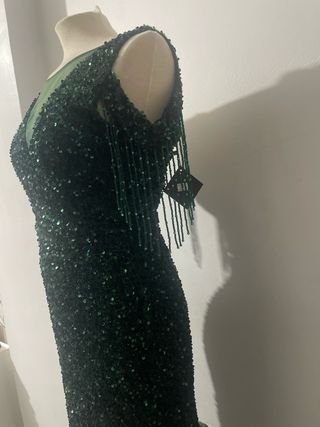 Vestido de boda gitana con pendientes y tocado