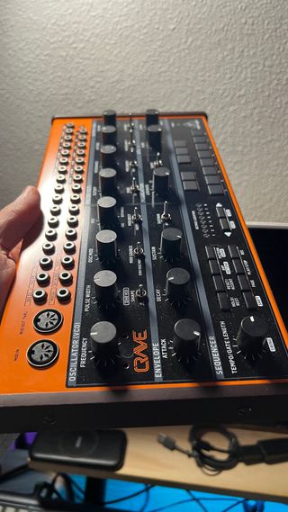 Behringer Crave Sintetizador Analógico