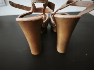 Zapatos de tacón beige