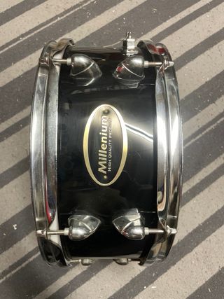 Caja 13”. Millenium Negra