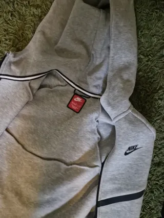 Nike Tech Fleece Gris