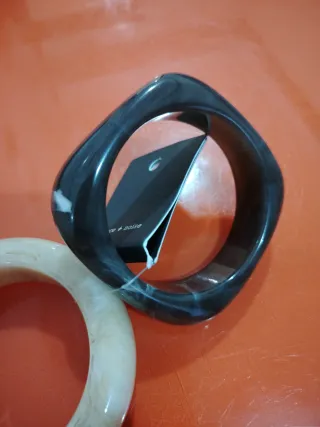 Pulseras Beige y Negra