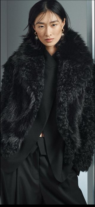 Abrigo pelo corto Zara