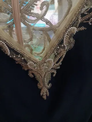 Vestido de fiesta negro y dorado