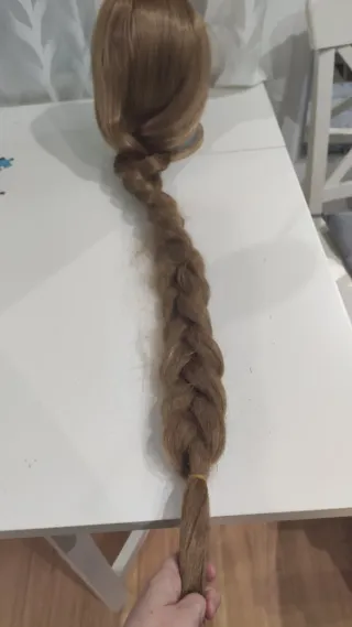 Peluca rubia trenzada con flores