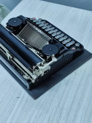 Máquina de escribir Continental Wanderer 50