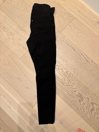 Pantalón premamá negro super skynny high rib