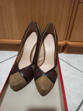 Décolleté scamosciate