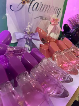 Profumo dolcissimo in scarpetta rosa, viola o ner