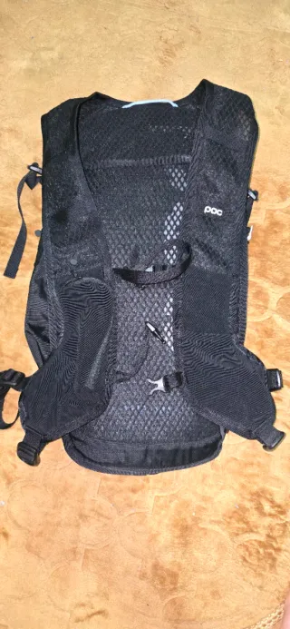 Mochila POC VPD Air 13L y rodilleras M