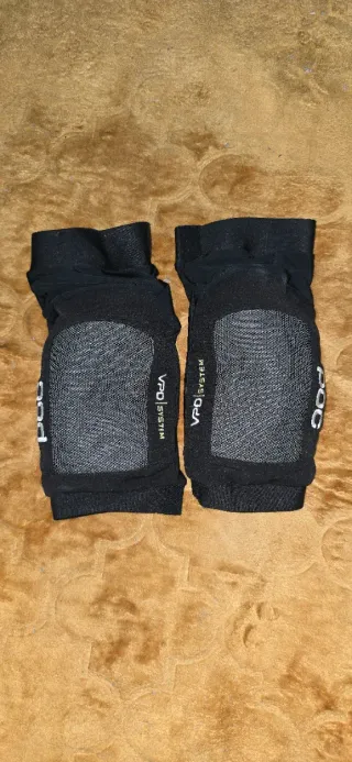 Mochila POC VPD Air 13L y rodilleras M