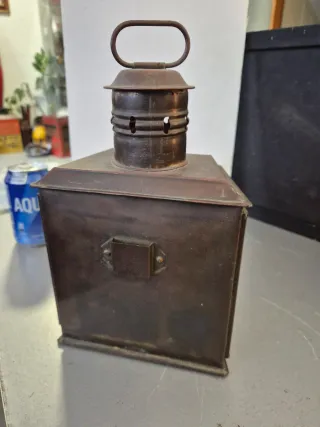 Antiguo farol náutico de latón