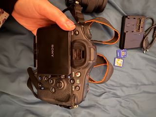 Cámara Sony Alpha 77 + Lente + Accesorios