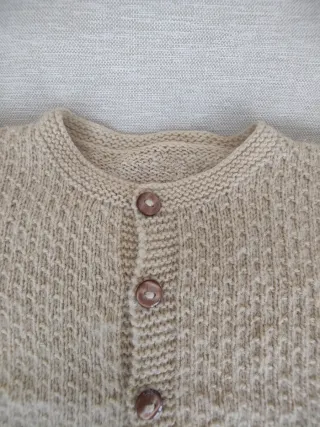 Chaqueta punto a mano bebé 3-6 meses color arena