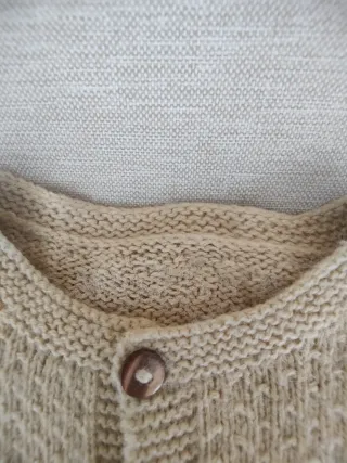 Chaqueta punto a mano bebé 3-6 meses color arena