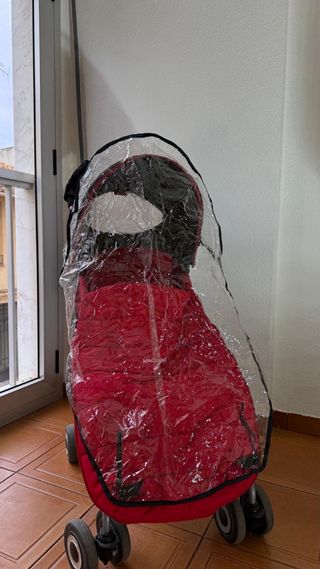 Silla de paseo Maclaren bebé con saco y protector