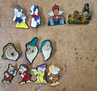 11 pins Disney Blancanieves y los 7 Enanitos
