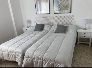 Coppia di Comodini con 2 Cassetti in Legno