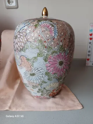 Jarrón oriental de cerámica multicolor