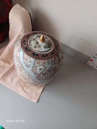 Jarrón oriental de cerámica multicolor