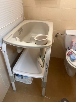 Cambiador y bañera para bebé