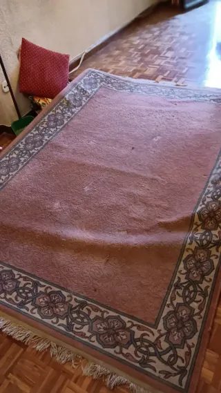 Alfombra grande rosa y marrón