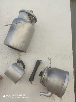 Lote antigüedades: lechera, tetera, taza