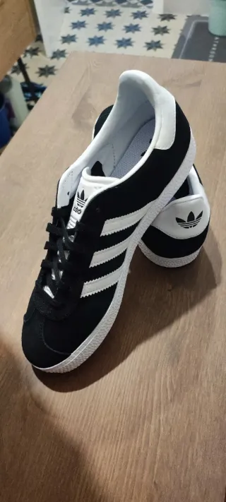 Adidas Gazelle Zapatillas Negras y Blancas 38/2,3