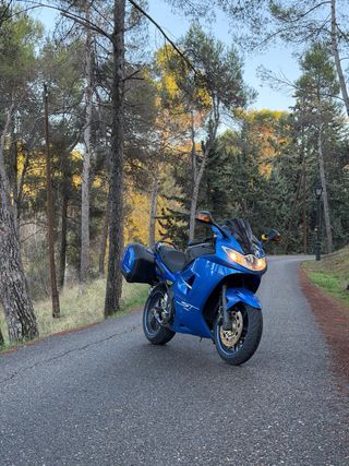 Triumph Sprint 1050 ST Azul