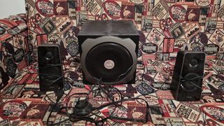 Altavoces Trust negros