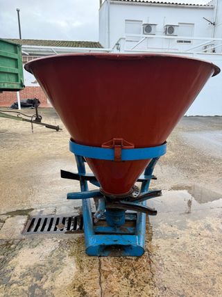 Abonadora Aguirre Tafalla 600 kg