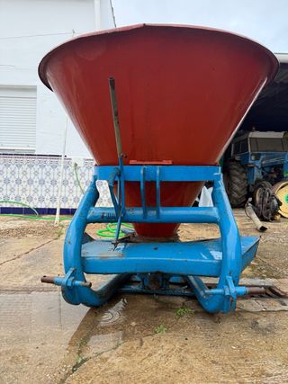 Abonadora Aguirre Tafalla 600 kg