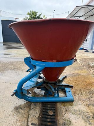 Abonadora Aguirre Tafalla 600 kg