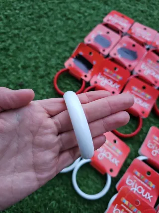 Lote de pulseras rojas y blancas