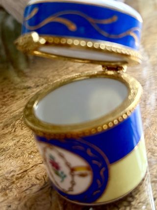 Caja joyero porcelana flores y oro