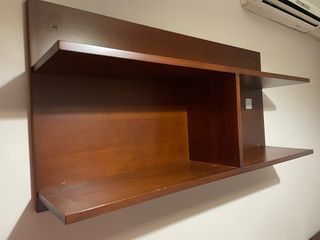 Estantería de pared de madera