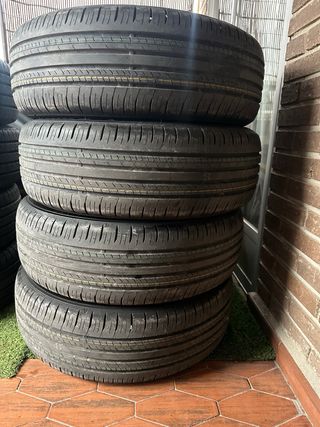 Neumáticos de coche 225/60/18/100H