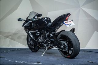 YAMAHA R1 AKRAPOVIC DE COMPETICION * PORTA CORTO * IMPECABLE *